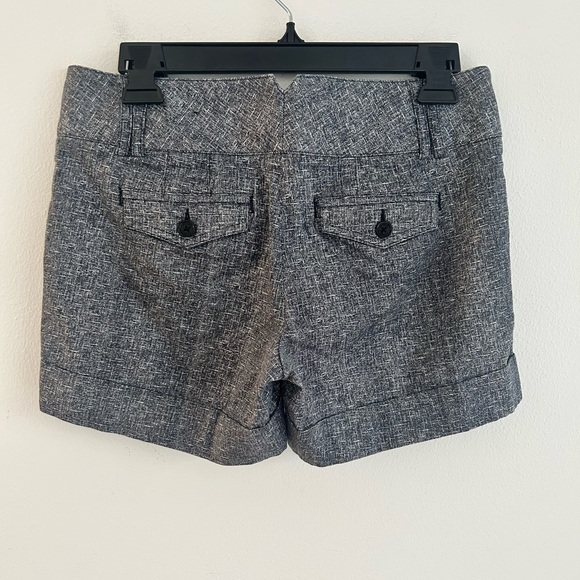 Express Black White Textured  Cuffed Dress Shorts Size 6 - Picture 2 of 9